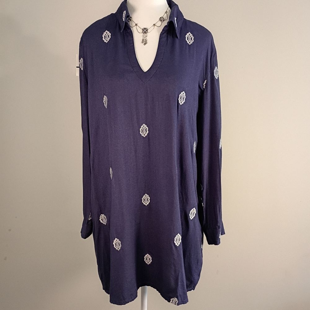 Liza Byrd Navy Blue And Silver Jacquard Large V-neck  Tunic  Blouse